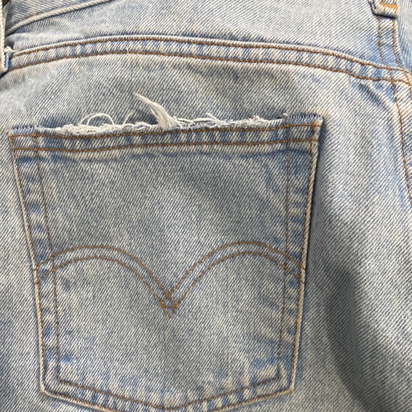 Levi’s 501 Cropped Jean - Picture 7 of 8
